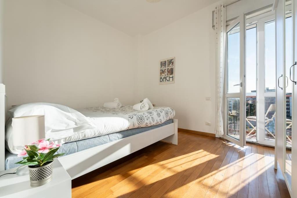 Crystal House Front Tramvia Florencia